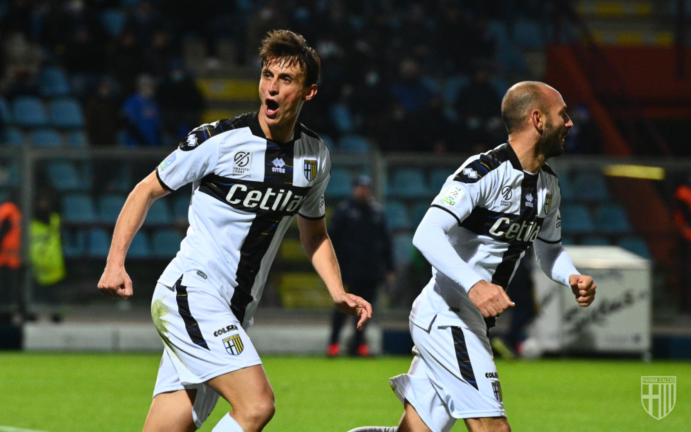  布雷斯特门将超神扑救零封巴黎  