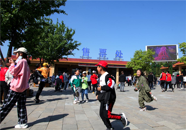 湖人加时险胜勇士迎五连胜  